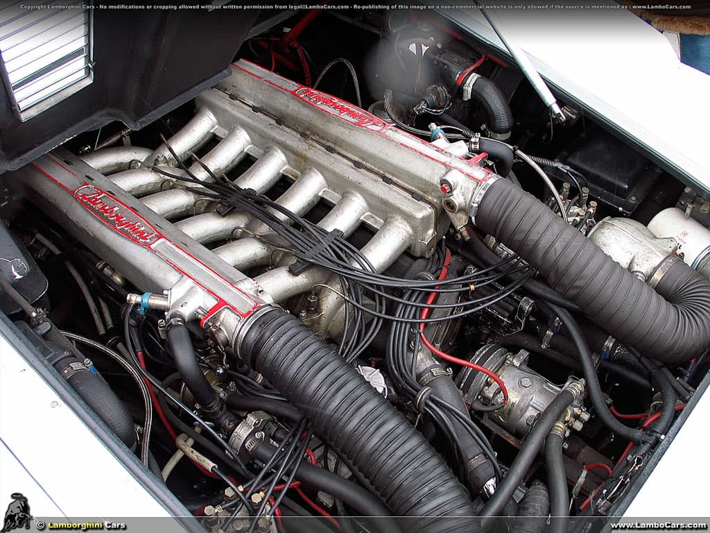 Side view of the V12 Quattrovalvole engine