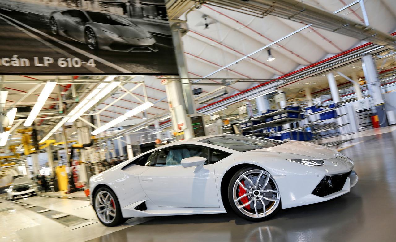 A Sneak Peak At The Huracan Production Line - Pictures &Amp; Gallery 10 Https://www. Lambocars. Com/wp-content/uploads/2014/02/huracan_production_line_1. Jpg