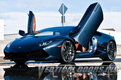 https://www.lambocars.com/wp-content/uploads/2017/01/vertical_doors_huracan_1.jpg