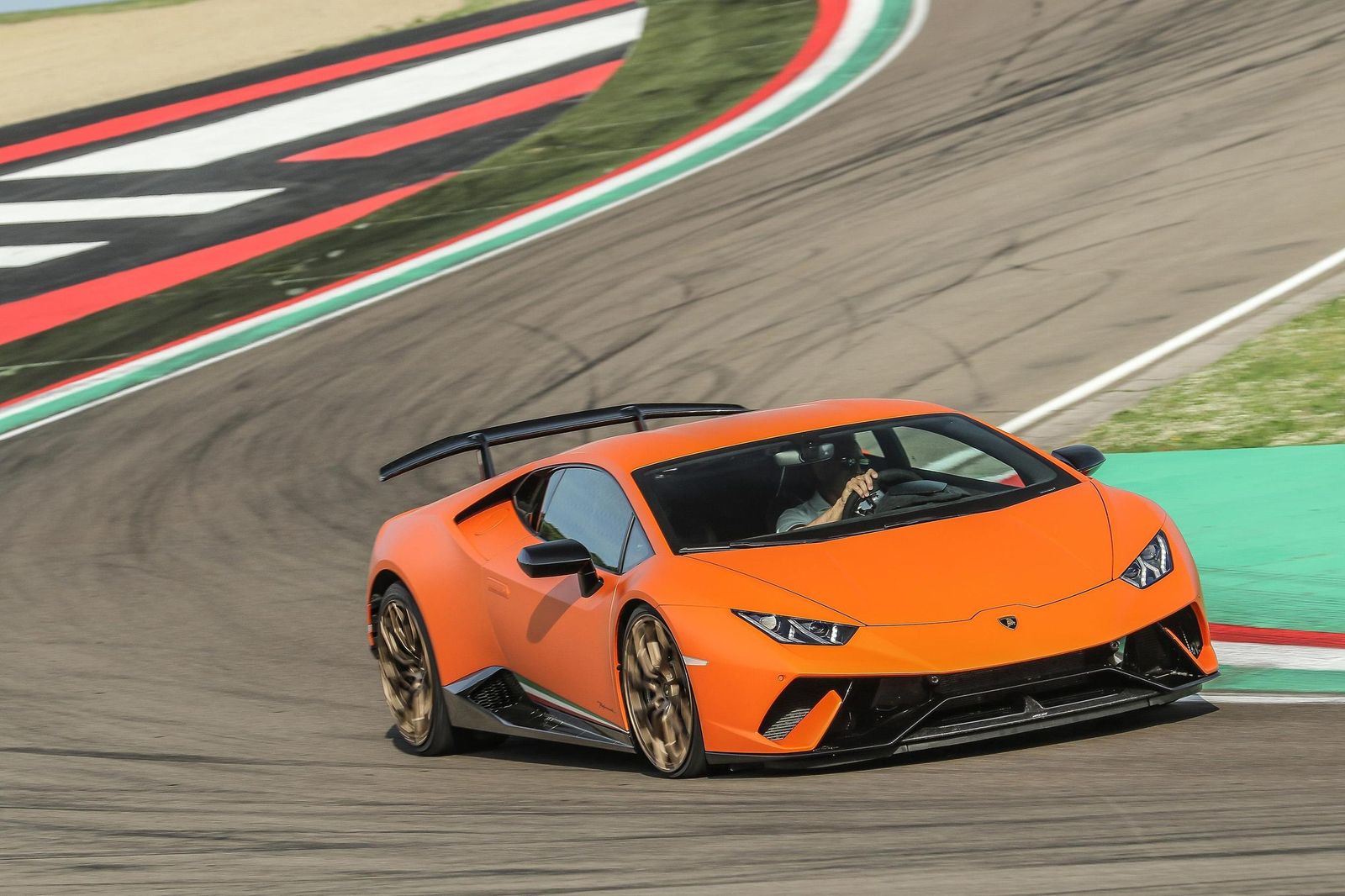 Lamborghini Huracan Lp 640-4 Performante 9 474144 v2