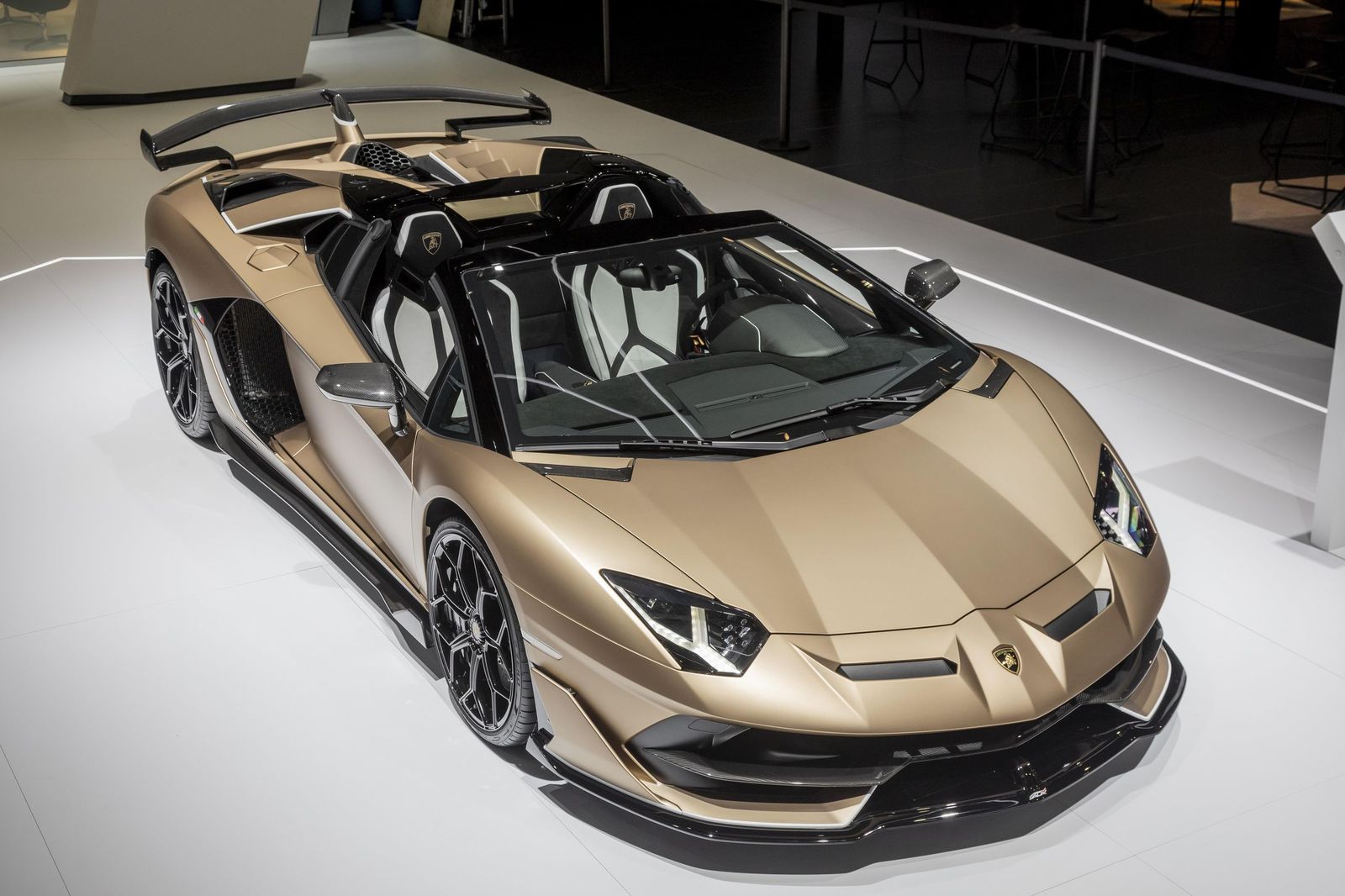 Lamborghini Aventador Svj Roadster 5 534419 v2