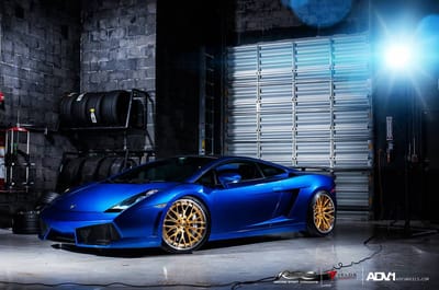 Classic Gallardo Rolling On Gold Adv.1 Wheels 2 Https://www. Lambocars. Com/wp-content/uploads/2020/11/adv_gold_8. Jpg