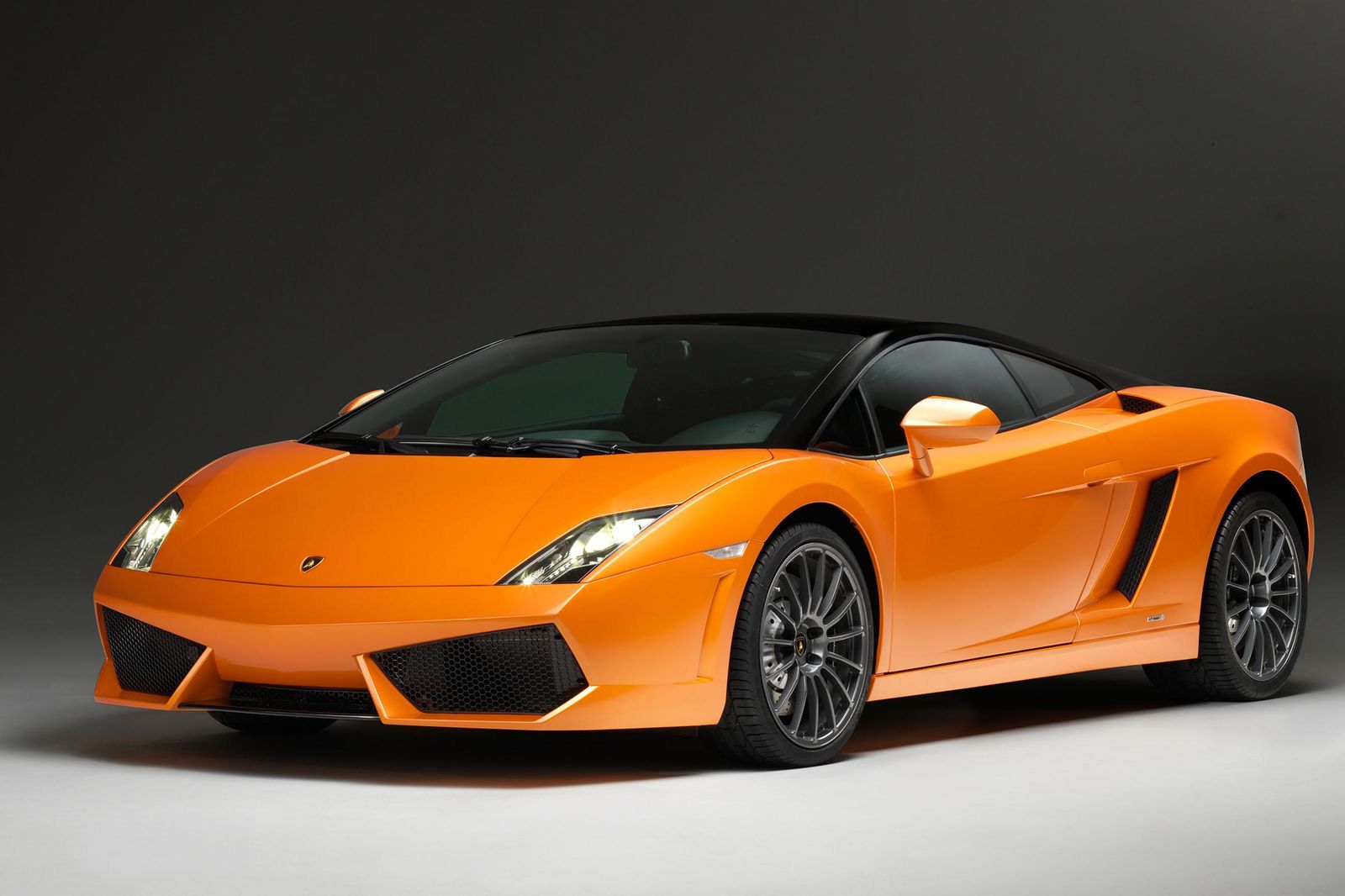 https://www.lambocars.com/wp-content/uploads/2020/11/bicolore_05.jpg