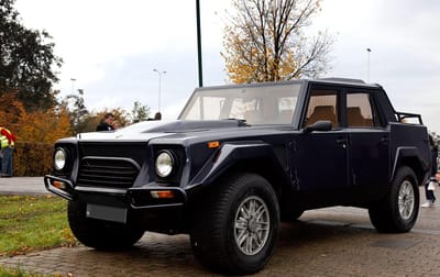 https://www.lambocars.com/wp-content/uploads/2020/11/lamborghini_lm002_1.jpg