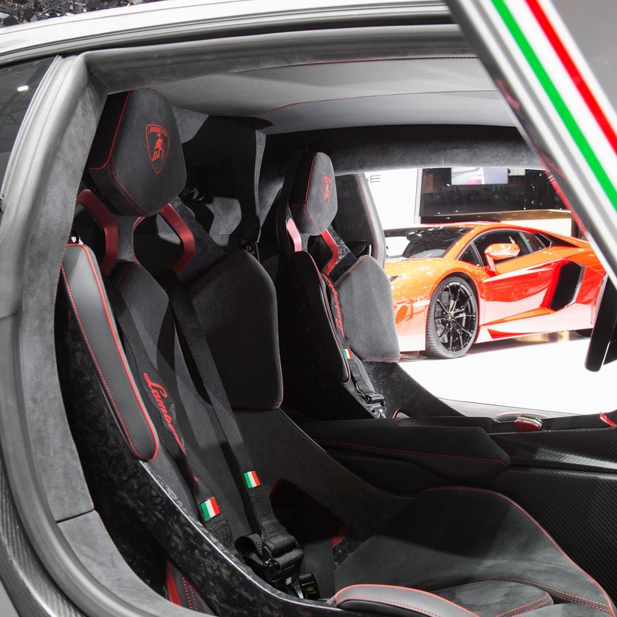 Lamborghini veneno салон