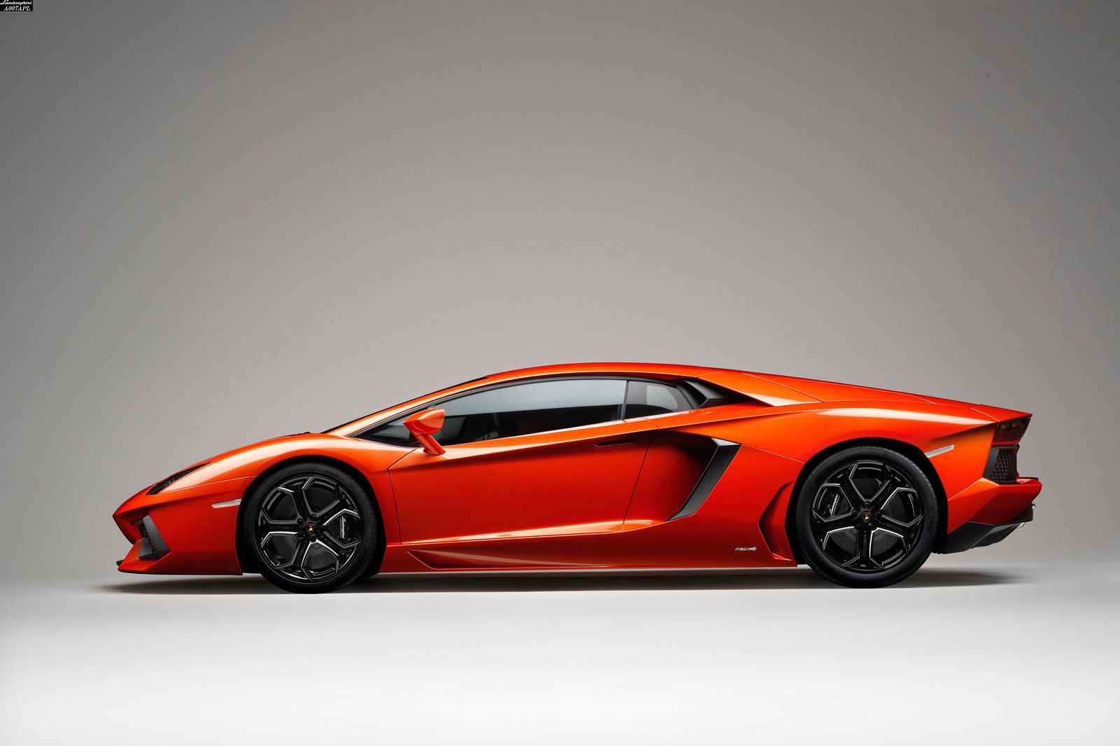 Lamborghini Aventador LP700-4 - Pictures & Gallery - Lamborghini Aventador