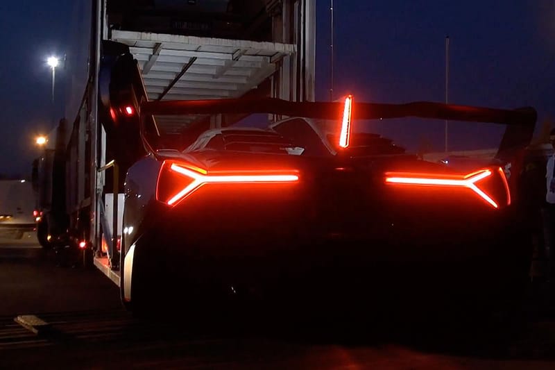 https://www.lambocars.com/wp-content/uploads/2020/11/veneno_at_blancpain_monza_loading.jpg