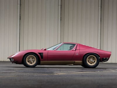 https://www.lambocars.com/wp-content/uploads/2020/12/2015_arizona_rmauctions_1-1.jpg