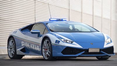 Amborghini Deivers A New Huracan Polizia 2 Https://www. Lambocars. Com/wp-content/uploads/2020/12/2017_huracan_polizia_2. Jpg
