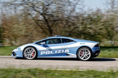 Lamborghini Deivers A New Huracan Polizia - Pictures &Amp;Amp; Gallery 2 Https://www. Lambocars. Com/wp-content/uploads/2020/12/2017_huracan_polizia_3. Jpg
