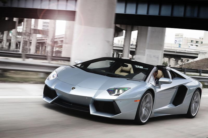 https://www.lambocars.com/wp-content/uploads/2020/12/aventador_roadster_miami_1.jpg
