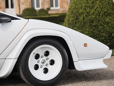 https://www.lambocars.com/wp-content/uploads/2020/12/countach_edizione_oro_28.jpg