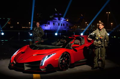 Veneno Roadster Shown In Abu Dhabi 2 Https://www. Lambocars. Com/wp-content/uploads/2020/12/veneno_roadster_abu_dhabi_9-1. Jpg