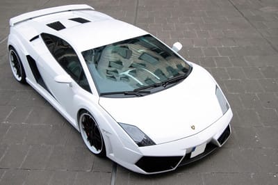 https://www.lambocars.com/wp-content/uploads/2020/12/white_edition00.jpg