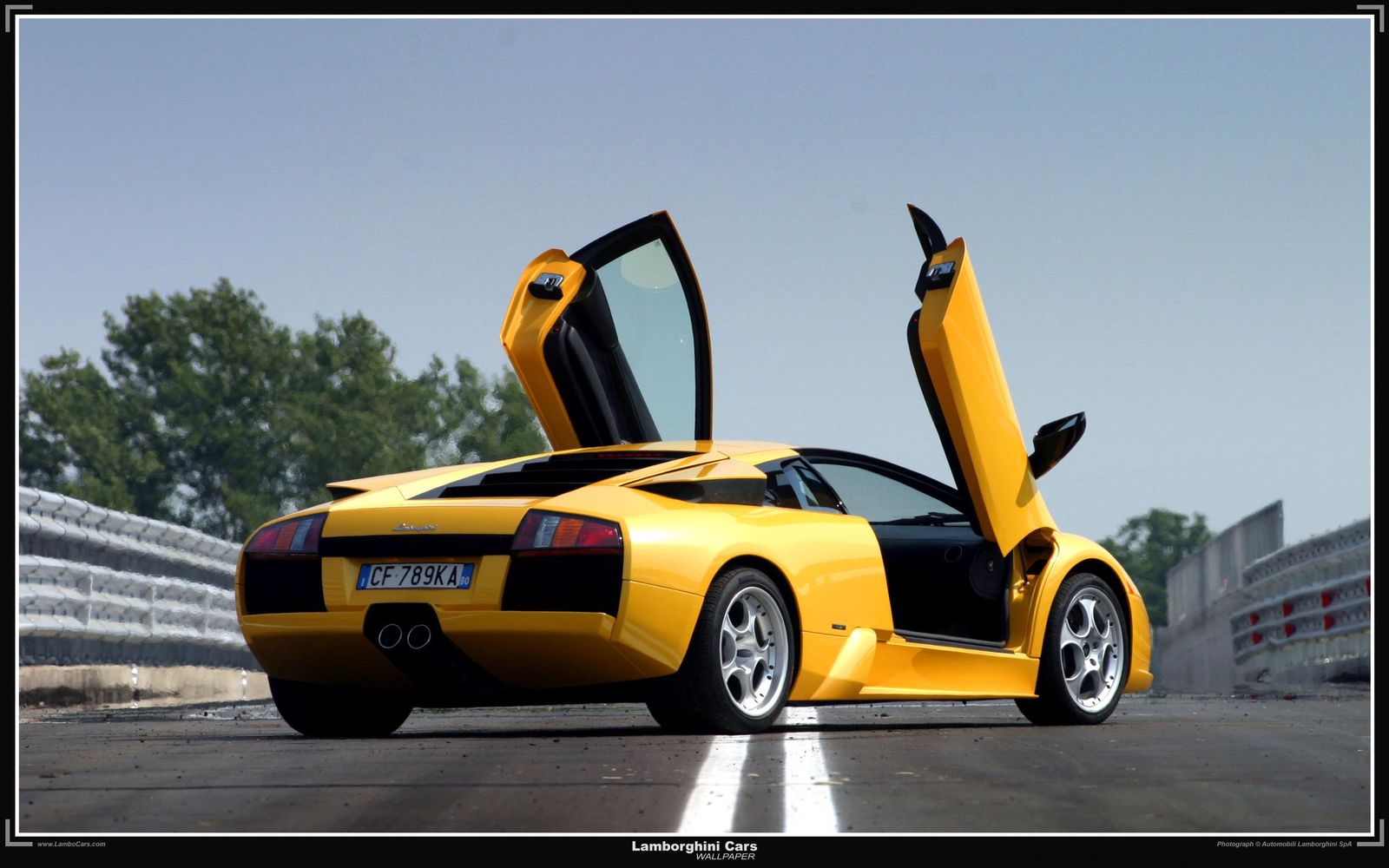 A Lamborghini Cars wallpaper in massive 2560x1600 resolution