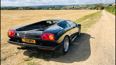 Video: Lamborghini Diablo; Is The First Version The Best Driving Diablo Of All? (Harry'S Garage) 2 Lamborghini diablo is the first version the best driving diablo of all