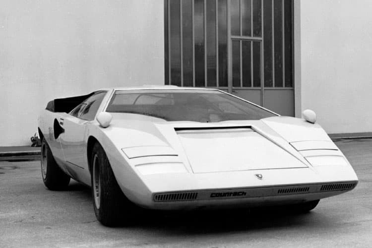 Front view of the countach prototype