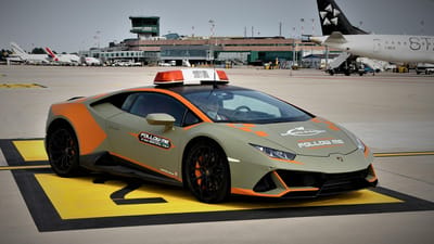 Lamborghini Huracán Evo Follow-Me Car 2 2021 huracan follow me 1