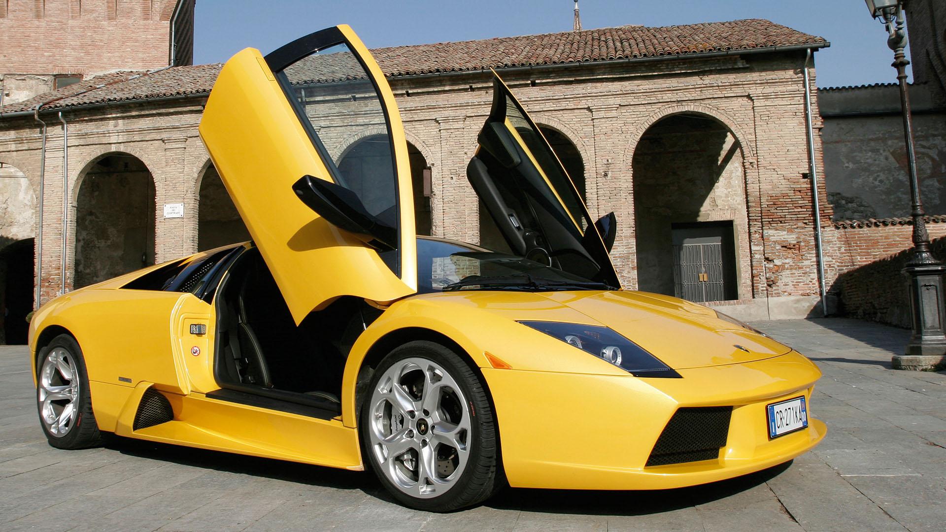 Lamborghini Murciélago with doors open