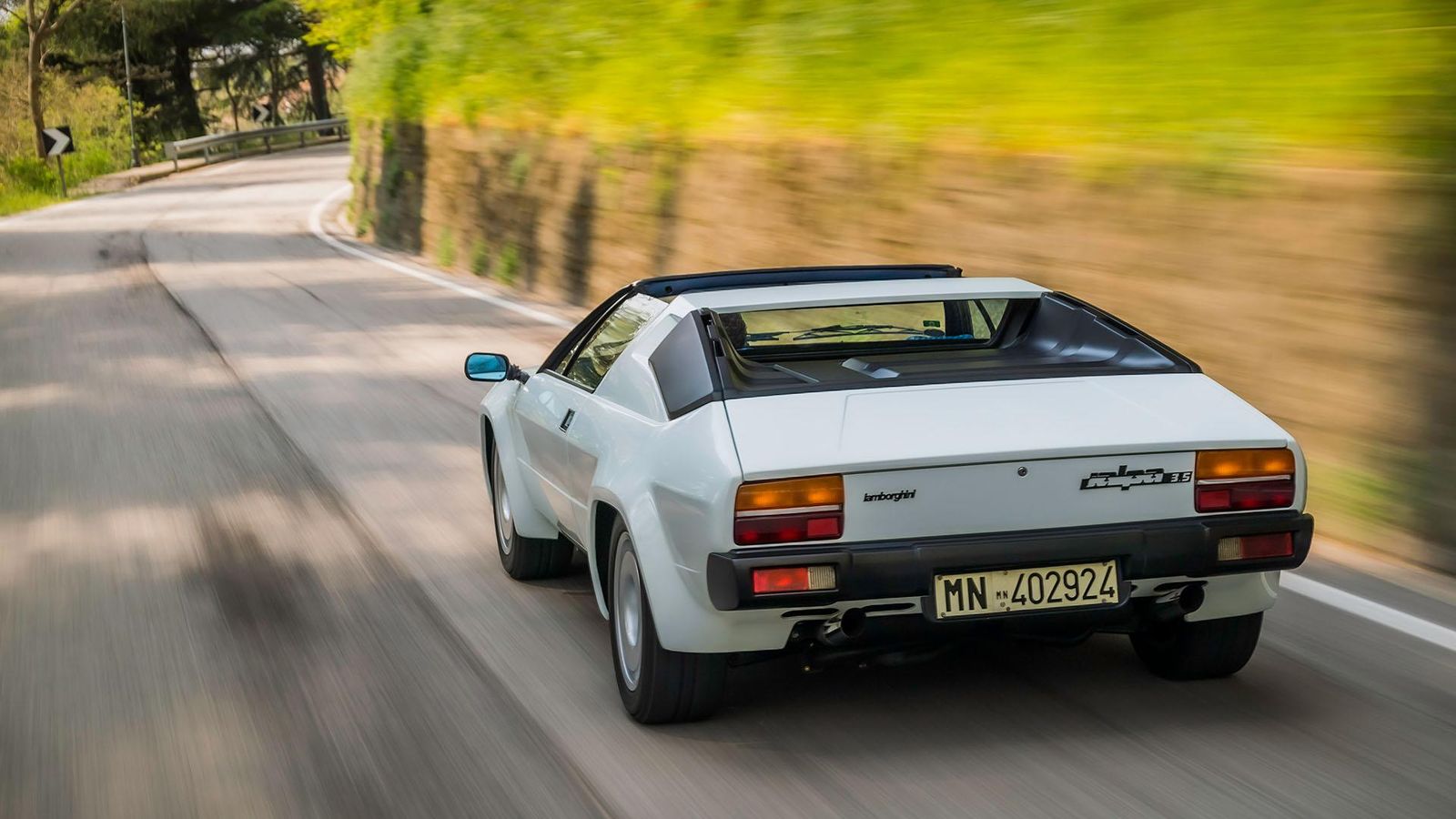 What Is The Cheapest Lamborghini? 19 Lamborghini jalpa 40 years 4