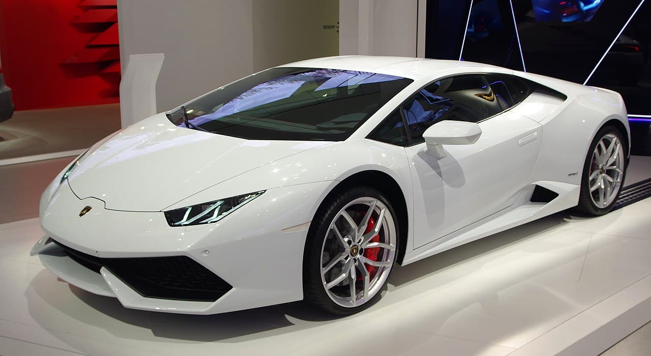 White 2015 Lamborghini Huracan LP610-4 in showroom