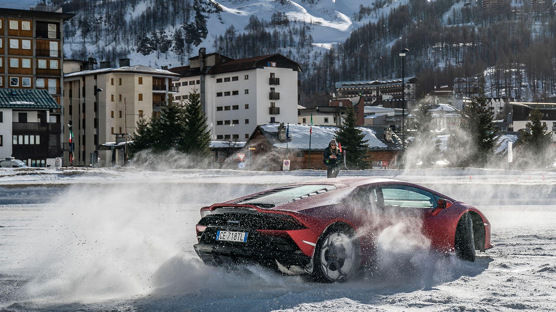 2022 Lamborghini in winter drive 27