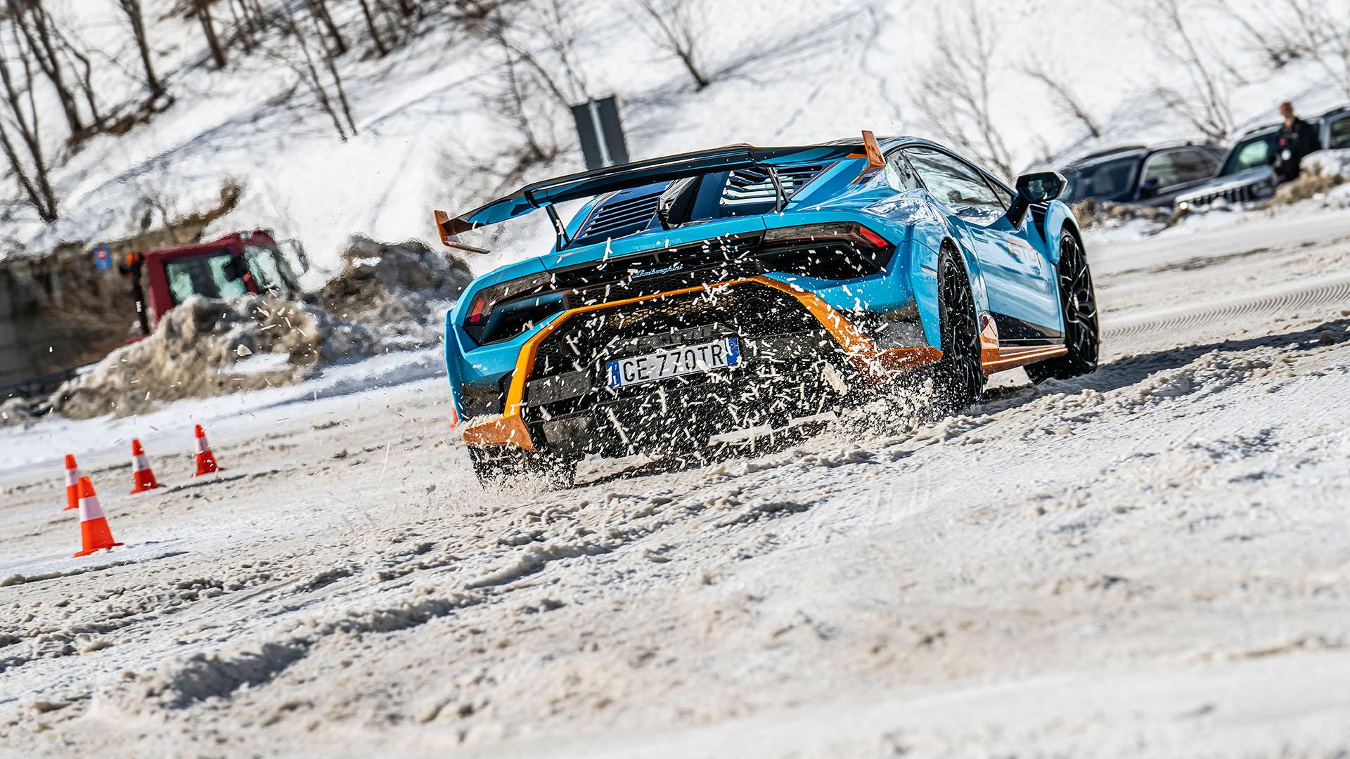 2022 Lamborghini in winter drive 28