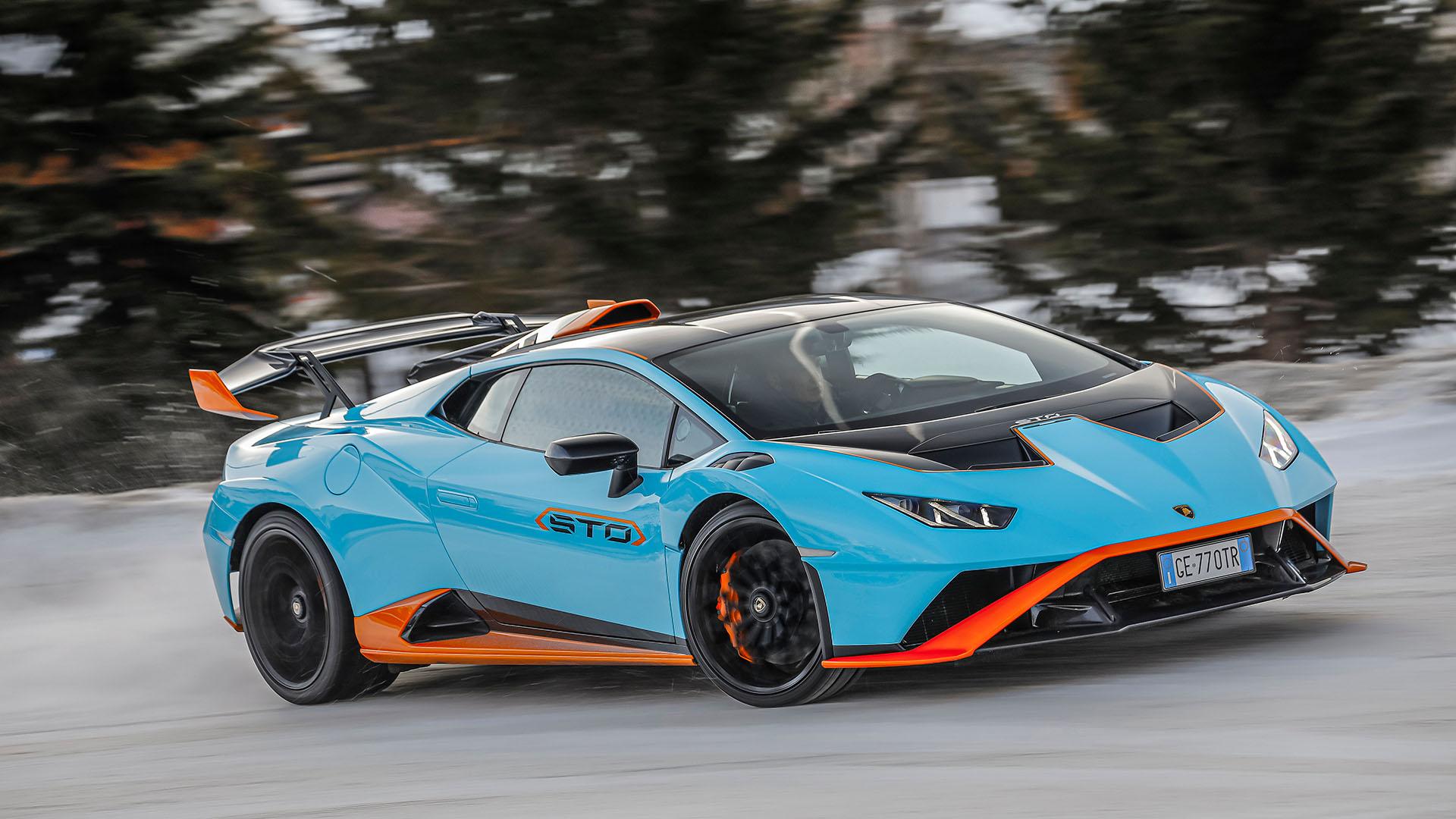 2022 Lamborghini in winter drive 29