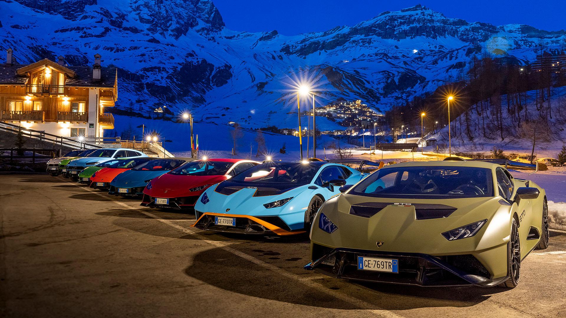 2022 Lamborghini in winter drive 31