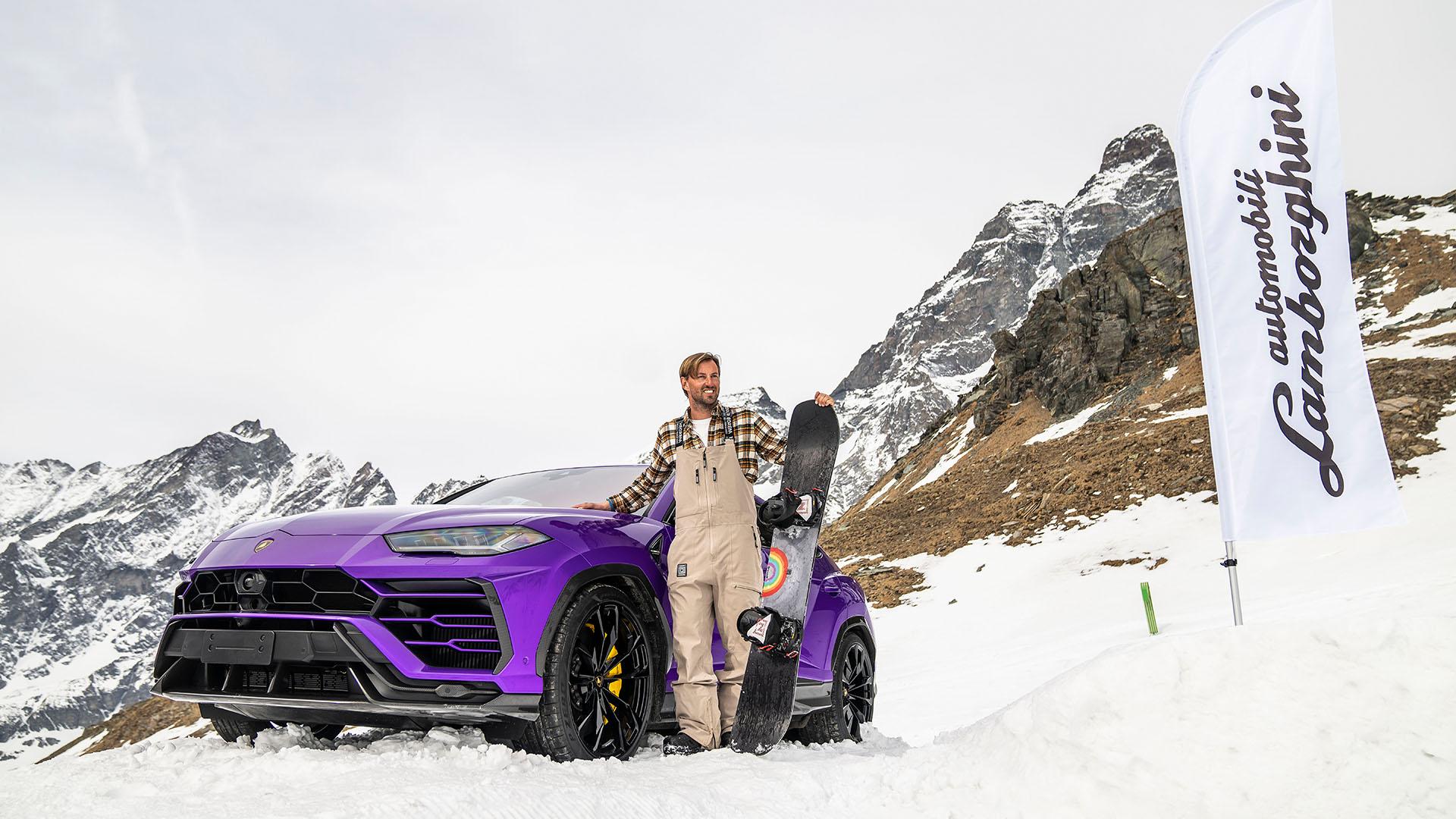 2022 Lamborghini in winter drive 33
