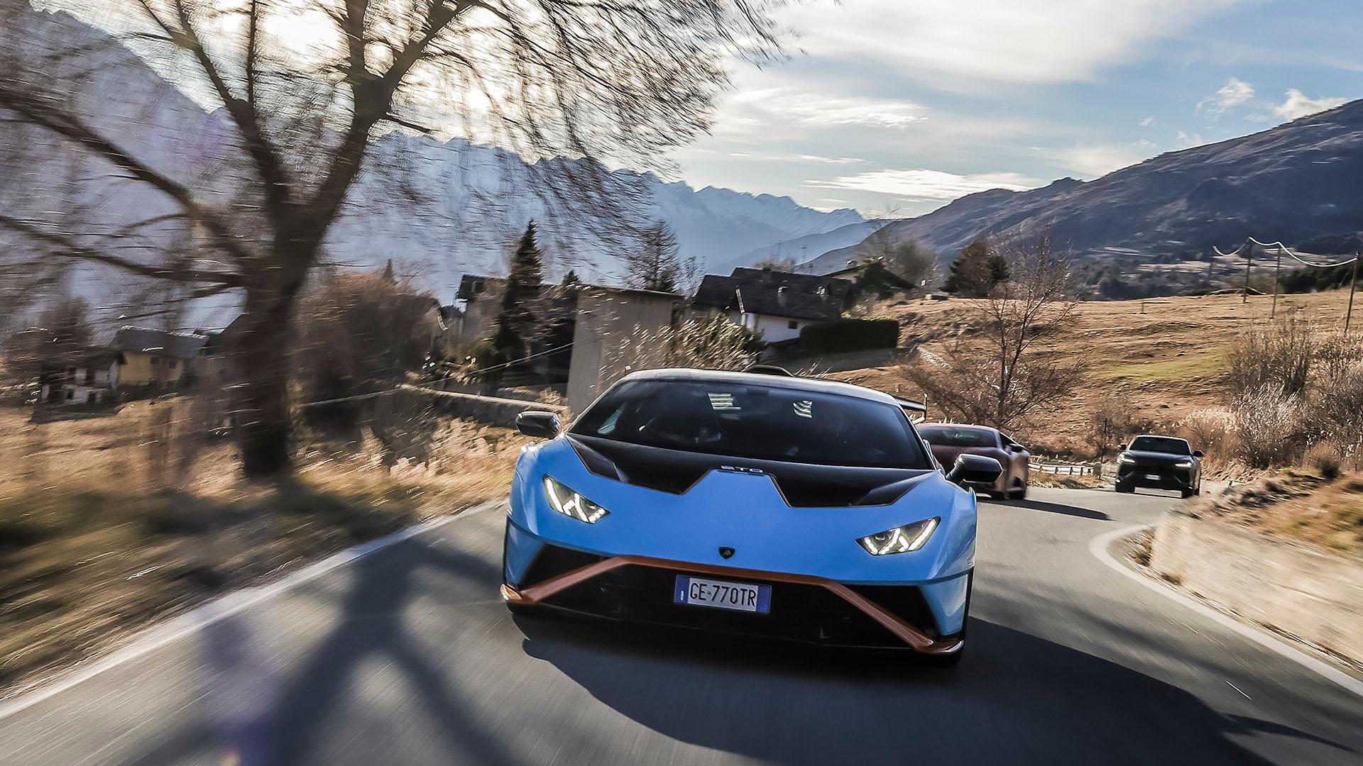 2022 Lamborghini in winter drive 34