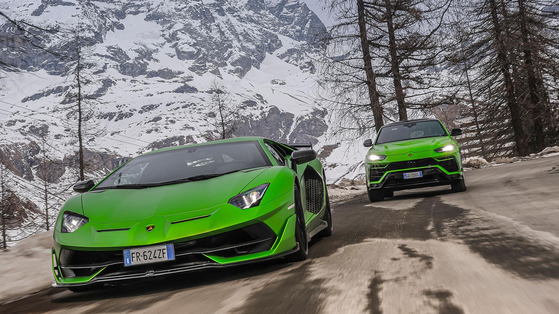 2022 Lamborghini in winter drive 36