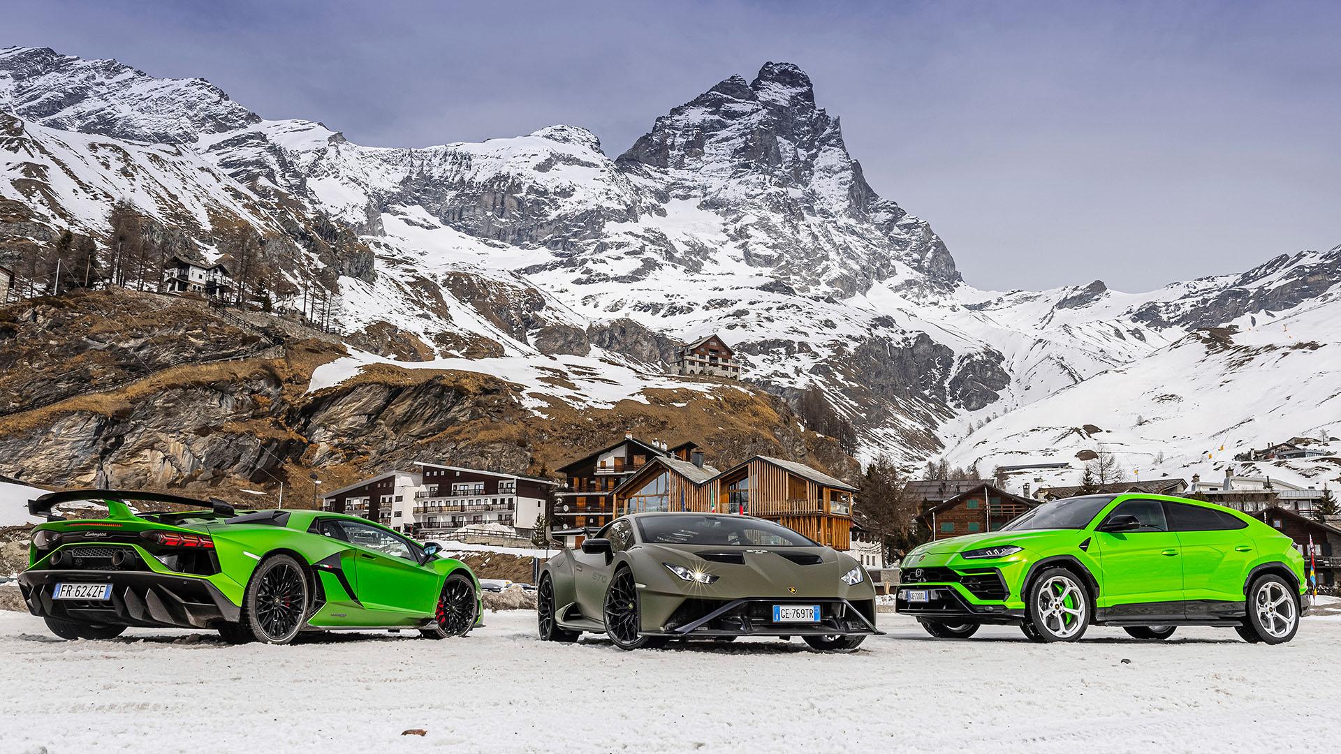 2022 Lamborghini in winter drive 8