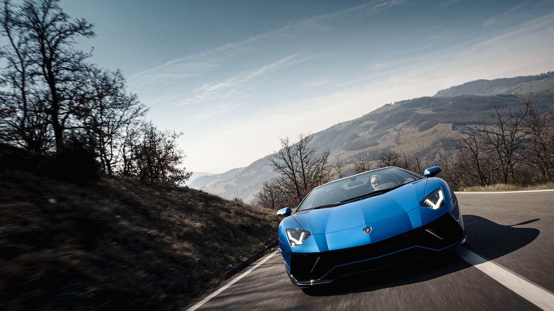 Aventador ultimae on the road 28
