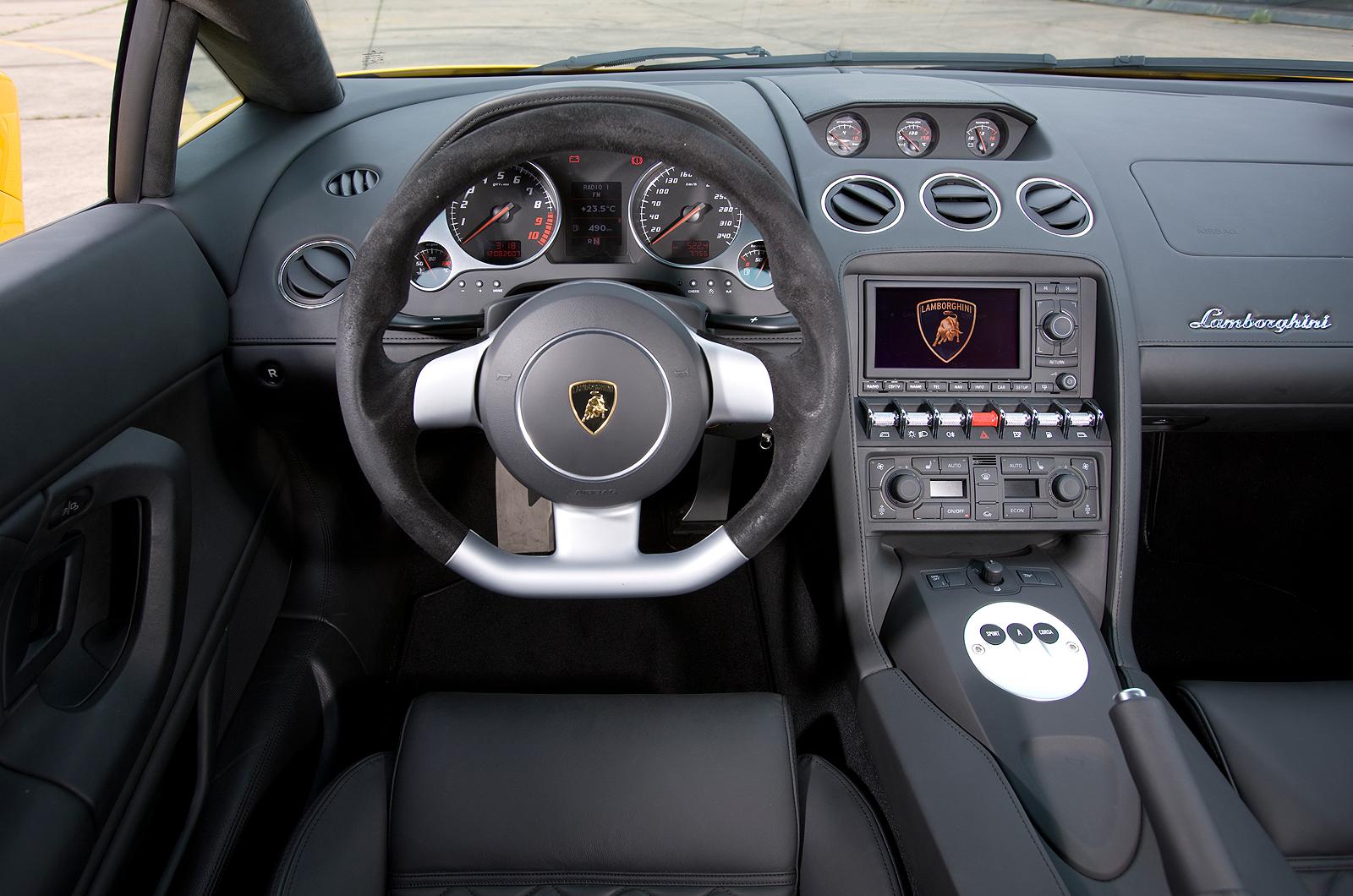 Lamborghini Gallardo interior