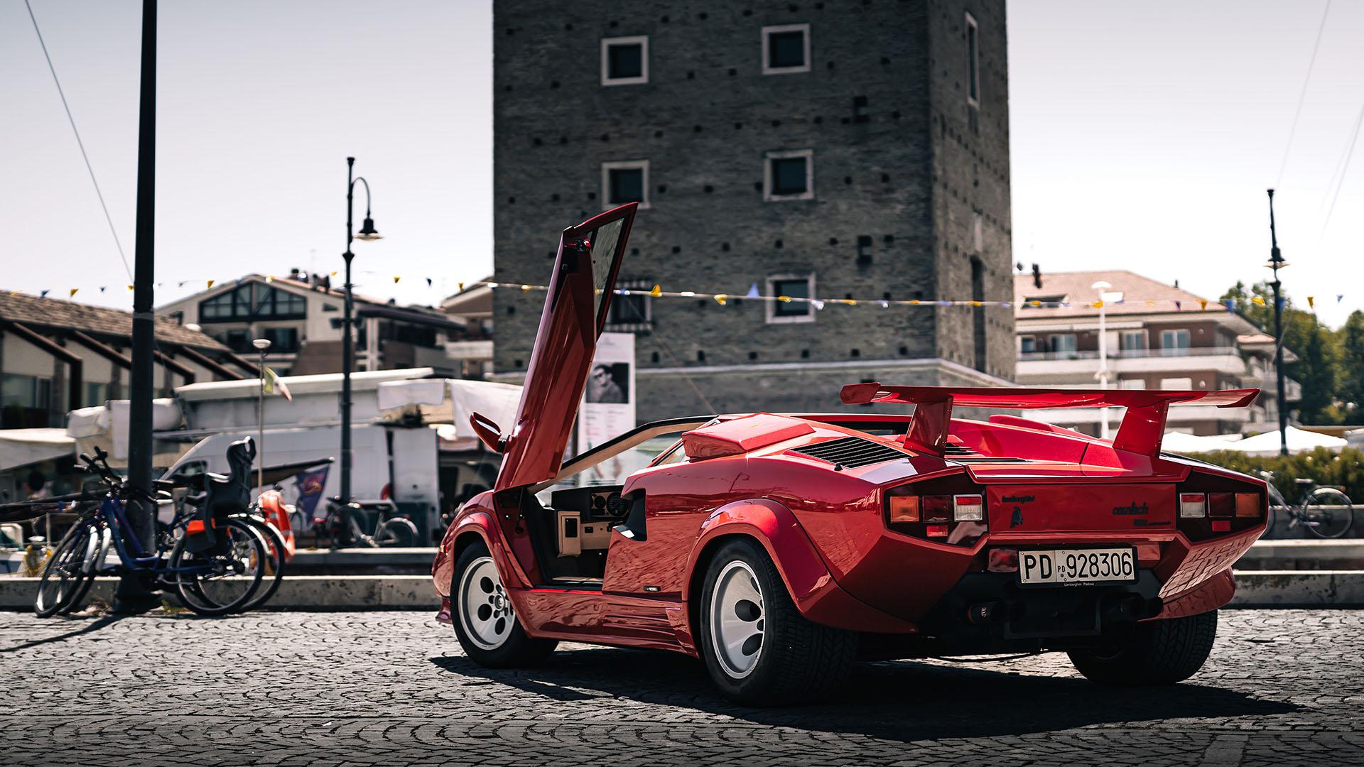Countach and lm002 v12 11