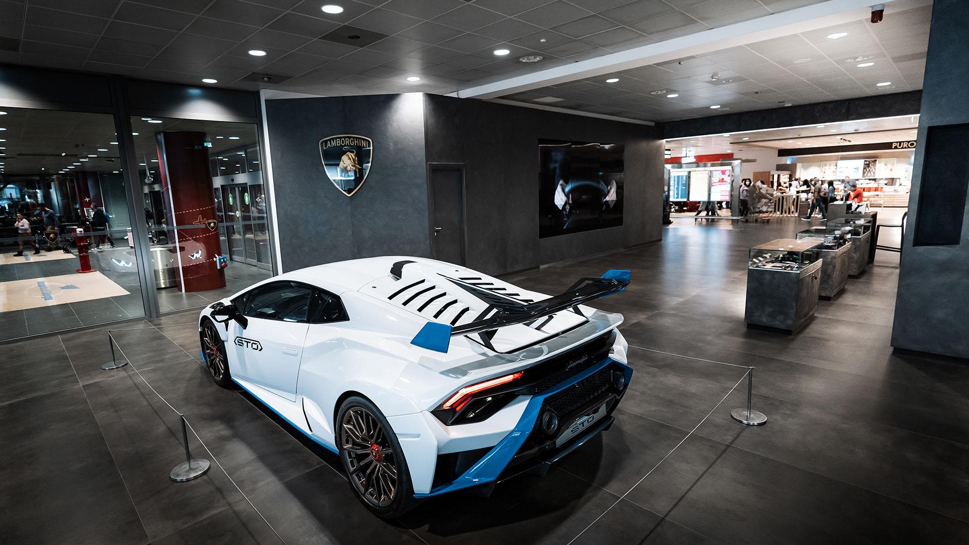 The Urus a VIP shuttle at Bologna airport LamboCARS