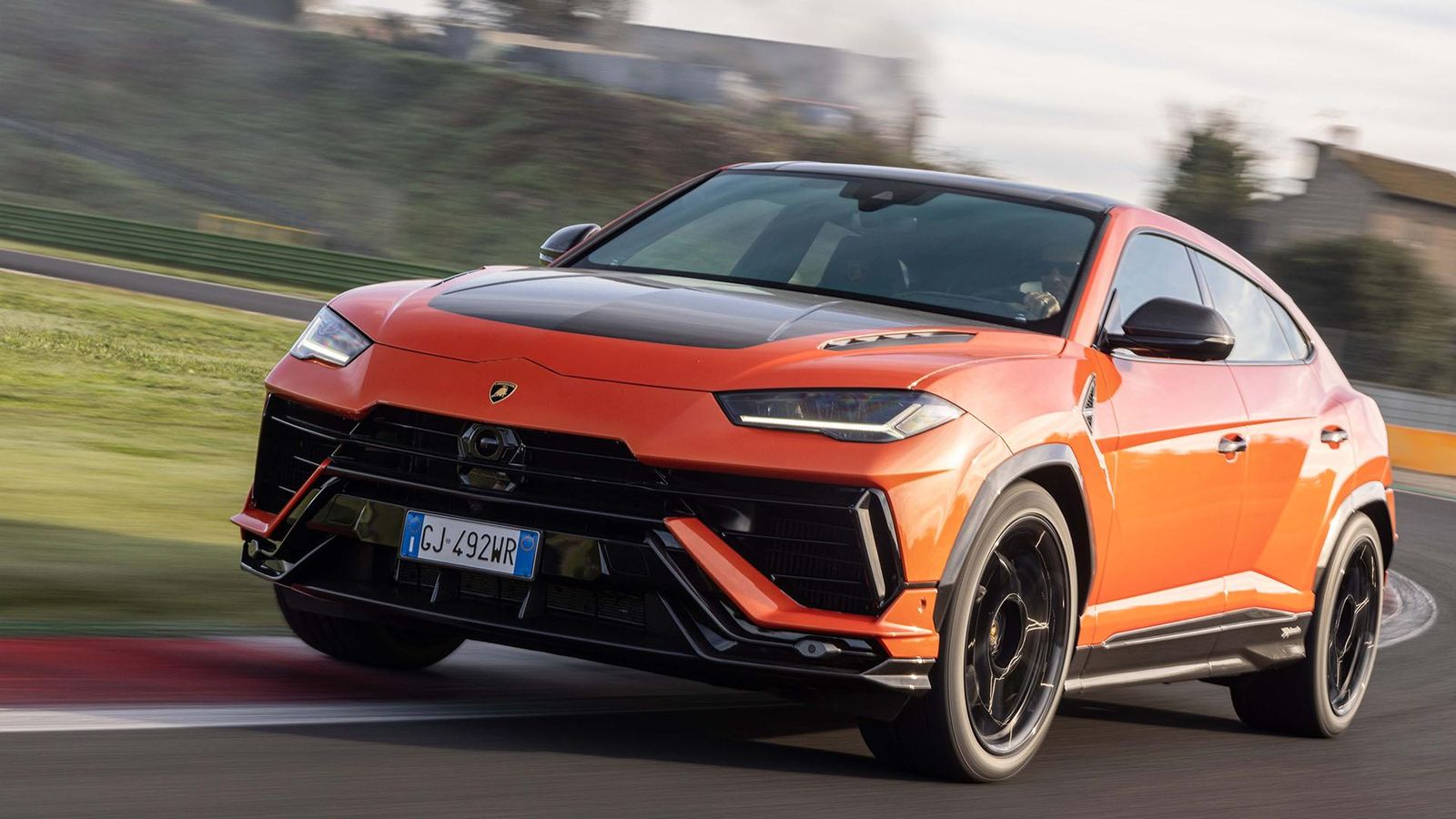 Buick Envista Vs Lamborghini Urus: A Comparative Analysis 39 Urus performante dynamic launch 2