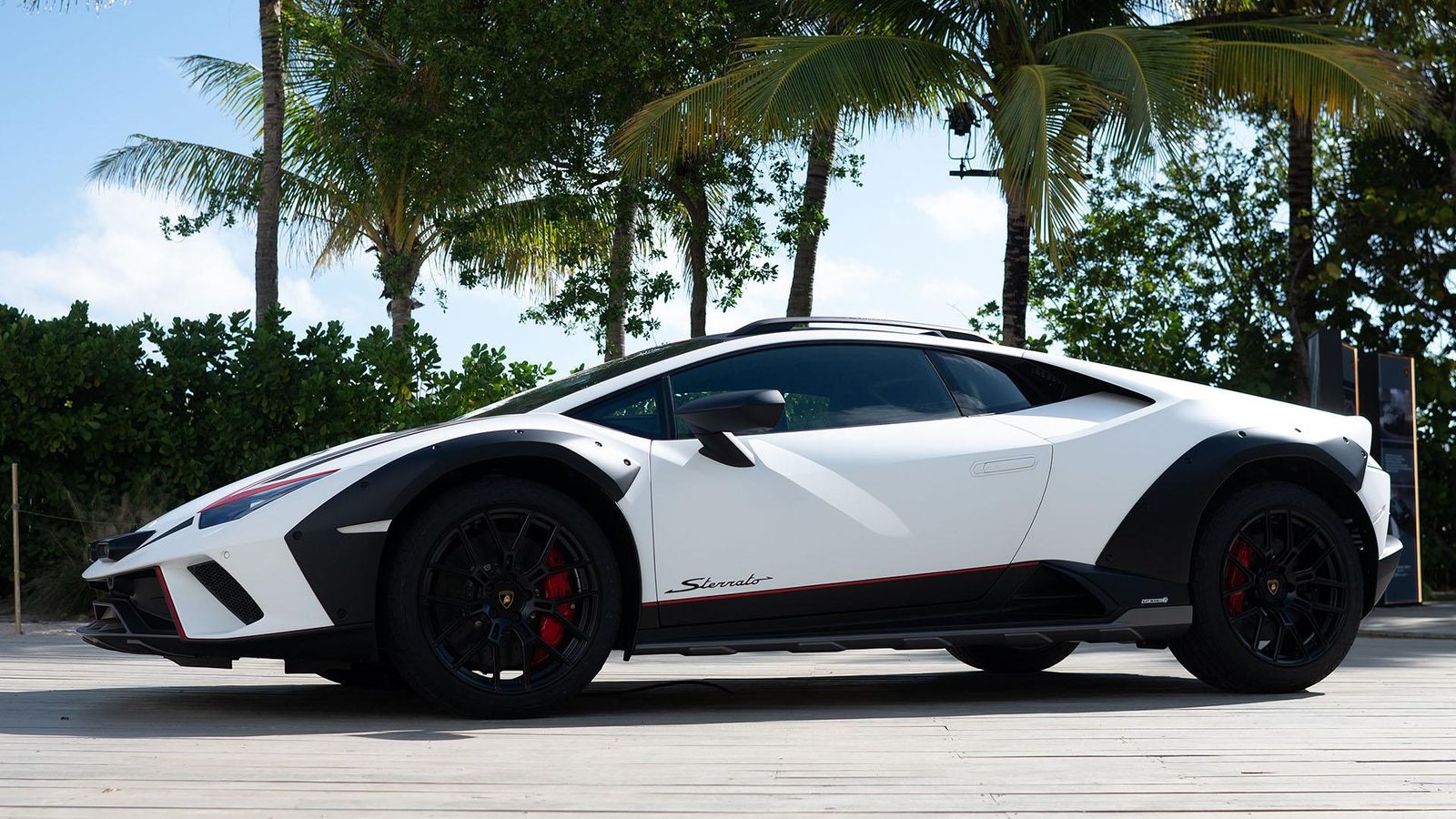 Lamborghini Huracán Sterrato Vs Porsche 911 Dakar: A Comparative Analysis 3 Lamborghini huracán sterrato vs porsche 911 dakar