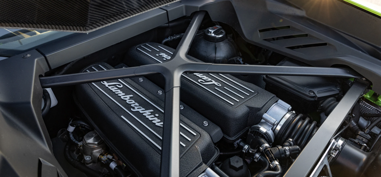 Audi R8 Vs Lamborghini Huracan 5 Huracan engine