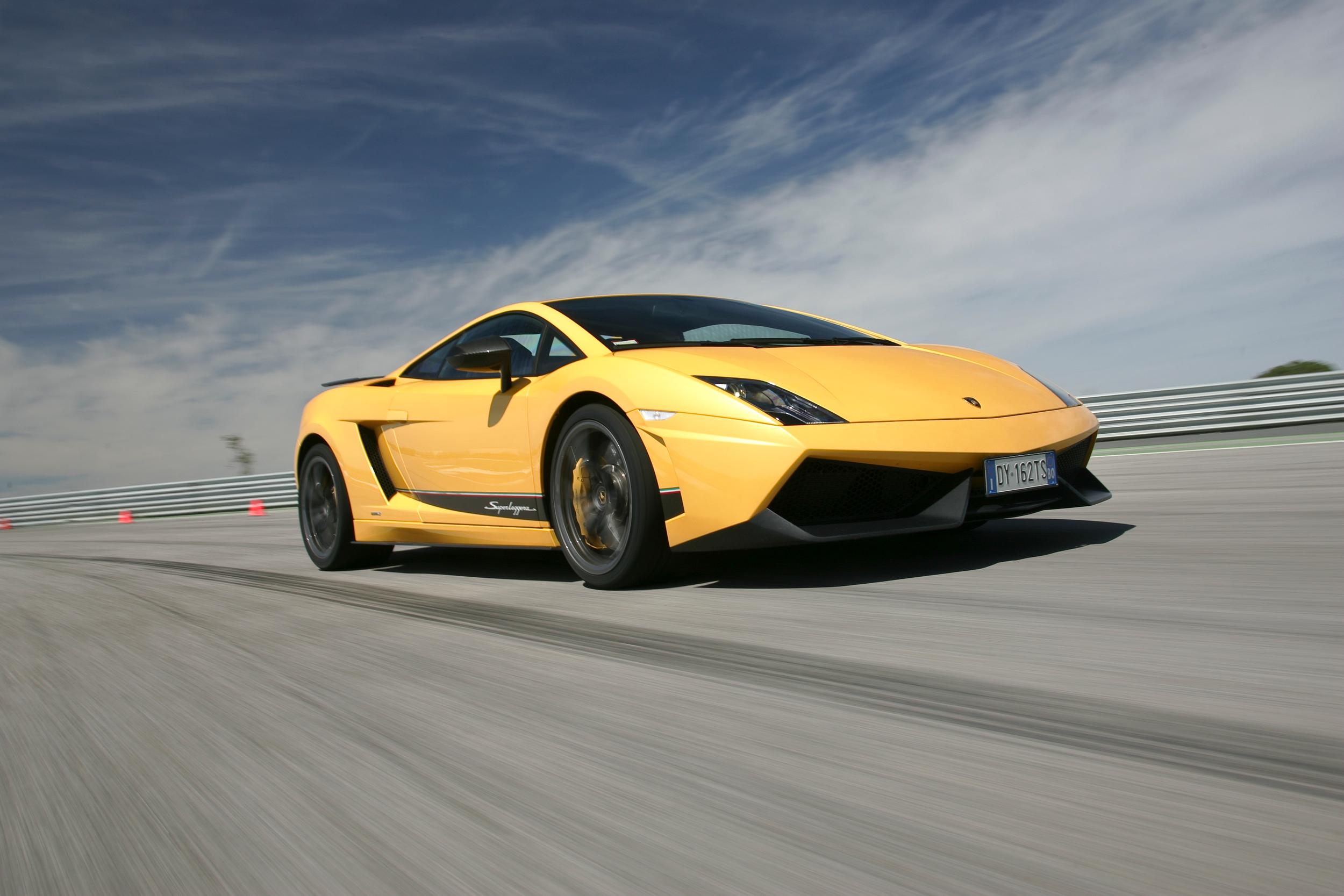 Lamborghini vs ferrari
