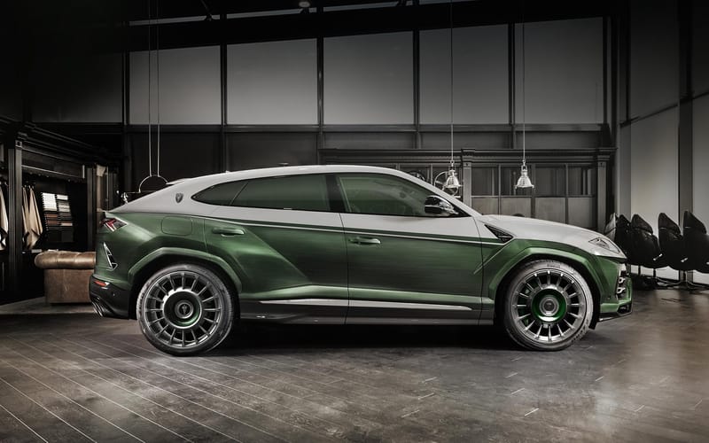 Lamborghini urus back seats