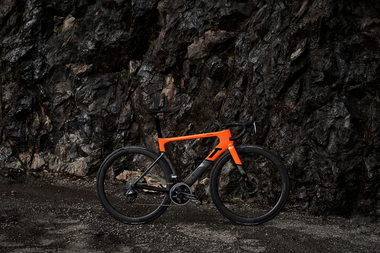 Lamborghini Unveils 2 New High-End Road Bikes 14 644140