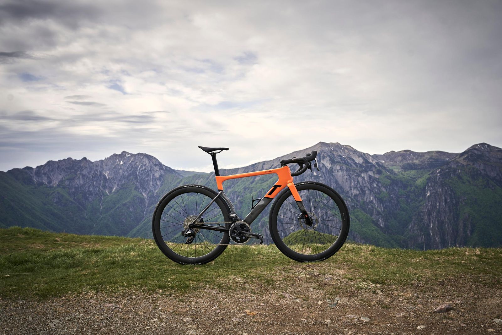 Lamborghini Unveils 2 New High-End Road Bikes 12 644144