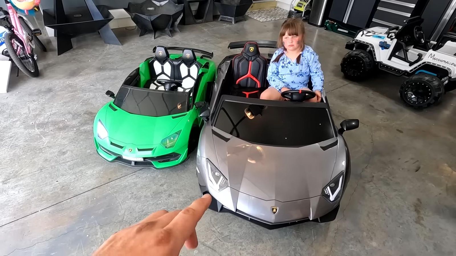 Videoscreenshot youtube brushless24vlamborghiniaventador2seaterrideoncarforkidsreview 1131