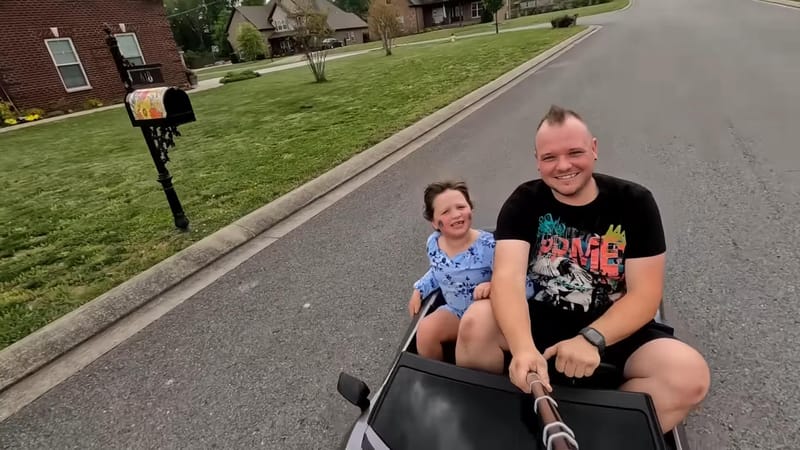 Lamborghini Aventador Tops 9Mph - Ride-On Car For Kids 5 Videoscreenshot youtube brushless24vlamborghiniaventador2seaterrideoncarforkidsreview 1403