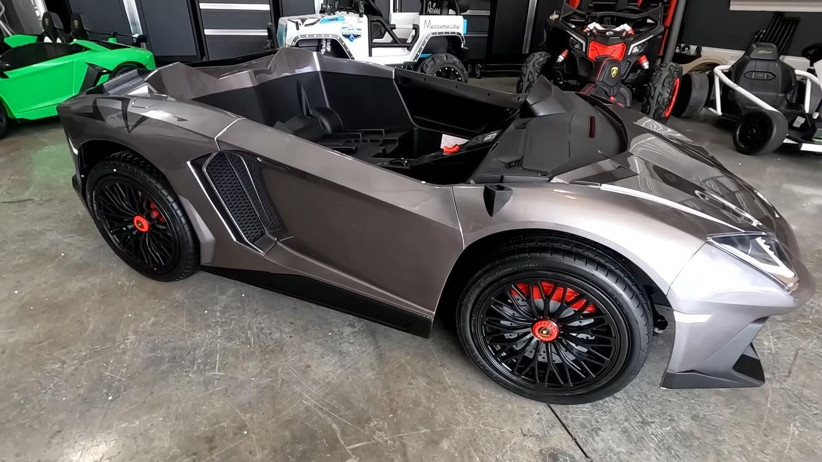 Videoscreenshot youtube brushless24vlamborghiniaventador2seaterrideoncarforkidsreview 220