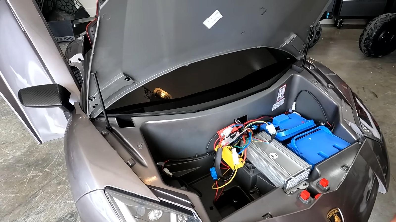 Videoscreenshot youtube brushless24vlamborghiniaventador2seaterrideoncarforkidsreview 639