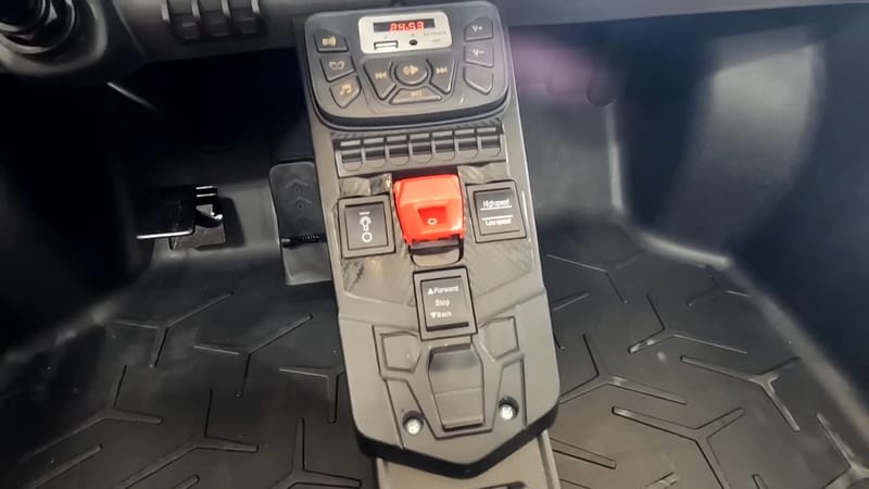 Lamborghini Aventador Tops 9Mph - Ride-On Car For Kids 9 Videoscreenshot youtube brushless24vlamborghiniaventador2seaterrideoncarforkidsreview 704