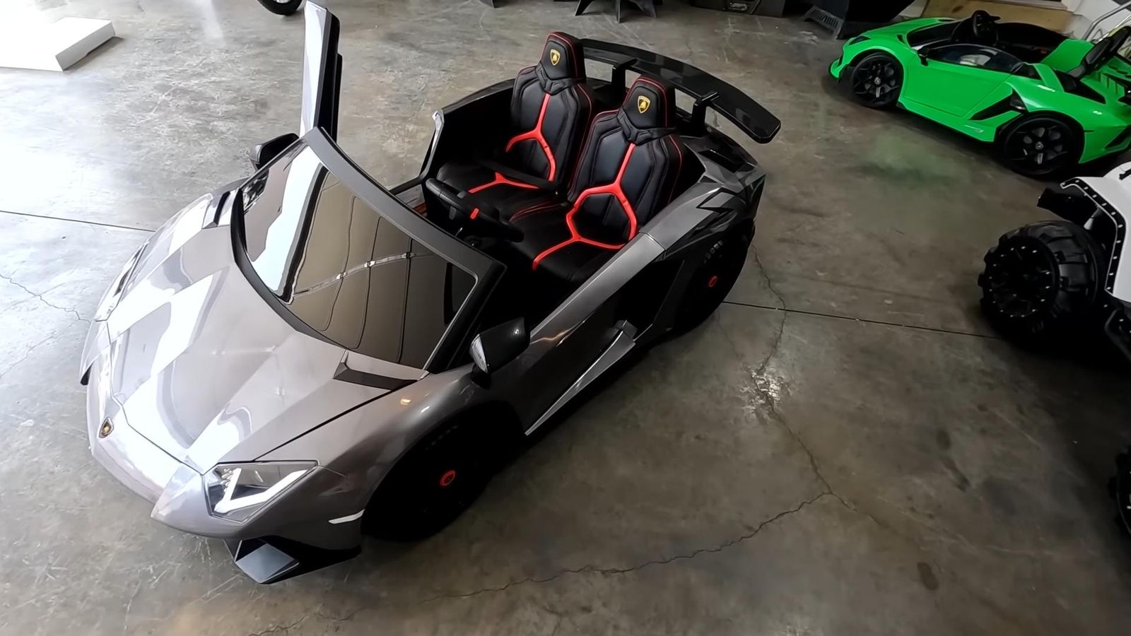 Videoscreenshot youtube brushless24vlamborghiniaventador2seaterrideoncarforkidsreview 845